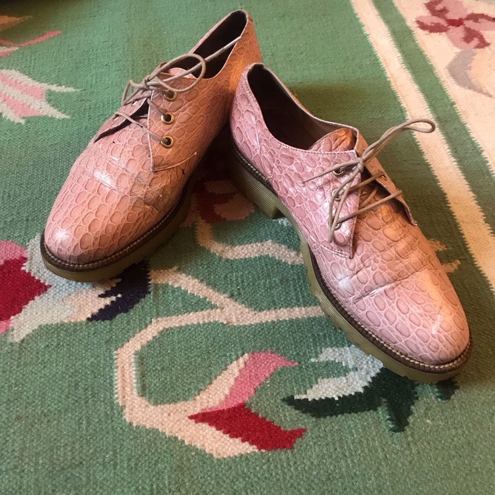 90’s VTG FAUX ALLIGATOR LEATHER PINK PLATFORM VIBRAM SOLE SZ 9